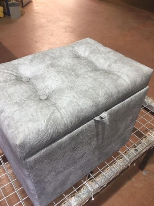 Вот и пригодились нам старые шкафчики, а то мы их выбрасывать собирались, а оказывается из них можно сделать отличные места для сидения. 03