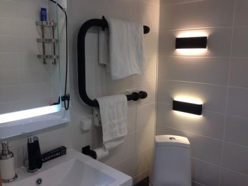 Это моя холостяцкая студия. 03