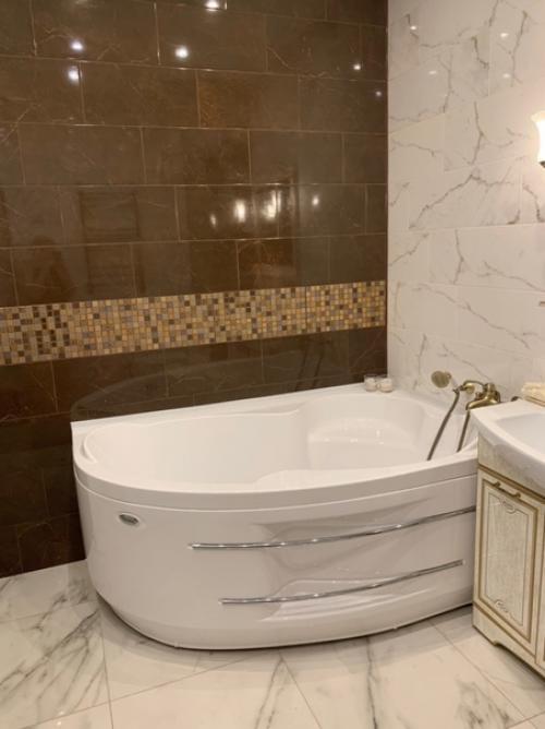 Изначально у нас был раздельный санузел, при ремонте решили его объединить. 03