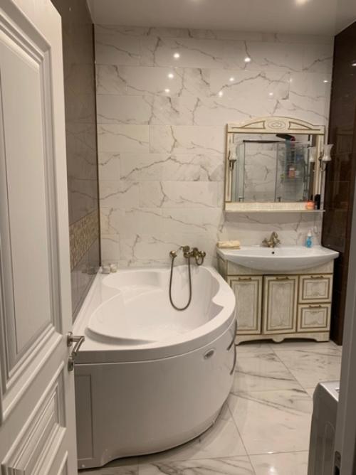 Изначально у нас был раздельный санузел, при ремонте решили его объединить.