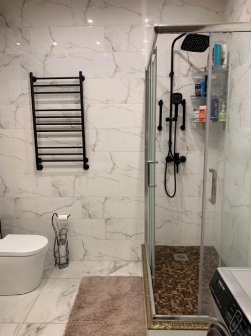 Изначально у нас был раздельный санузел, при ремонте решили его объединить. 02