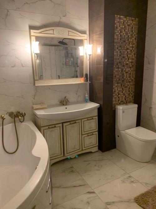 Изначально у нас был раздельный санузел, при ремонте решили его объединить. 01