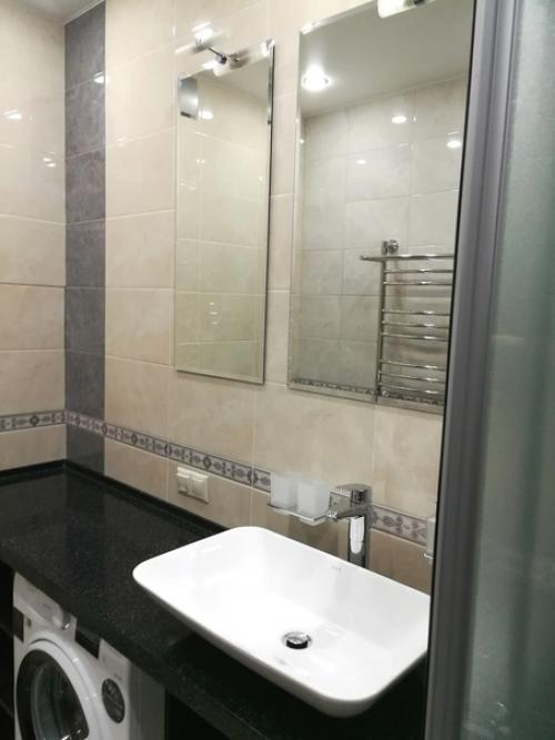 Недавно закончили ремонт в ванной комнате, получился вот такой дизайн. 04