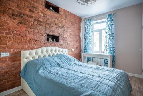 Снесли все стены, какие допустимо и переделали квартиру заново. 02