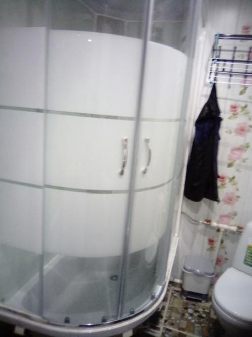 Вот такой интерьер у нашего санузла получилось сделать. 01