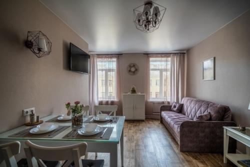 Снесли все стены, какие допустимо и переделали квартиру заново. 07