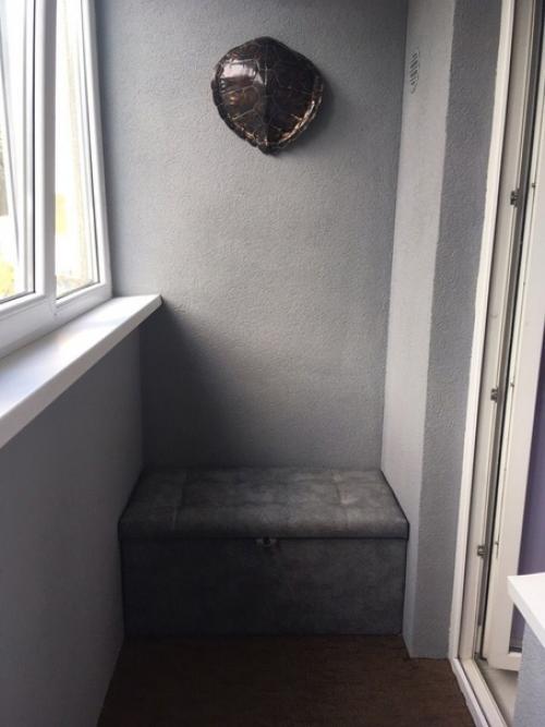 Вот и пригодились нам старые шкафчики, а то мы их выбрасывать собирались, а оказывается из них можно сделать отличные места для сидения. 07