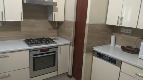 А это моя кухня, вот так выглядит дийн в ней.