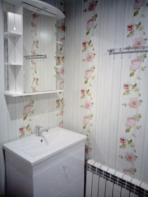 Вот такой интерьер у нашего санузла получилось сделать. 05