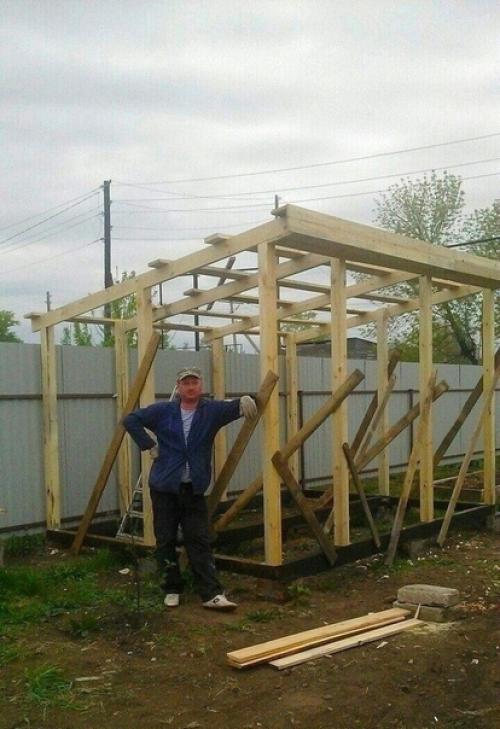 Дело осенью было.