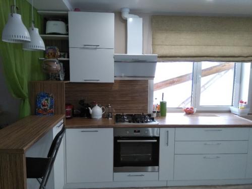 Вот такой кухонный гарнитур мы поставили в своей кухни - гостинной.