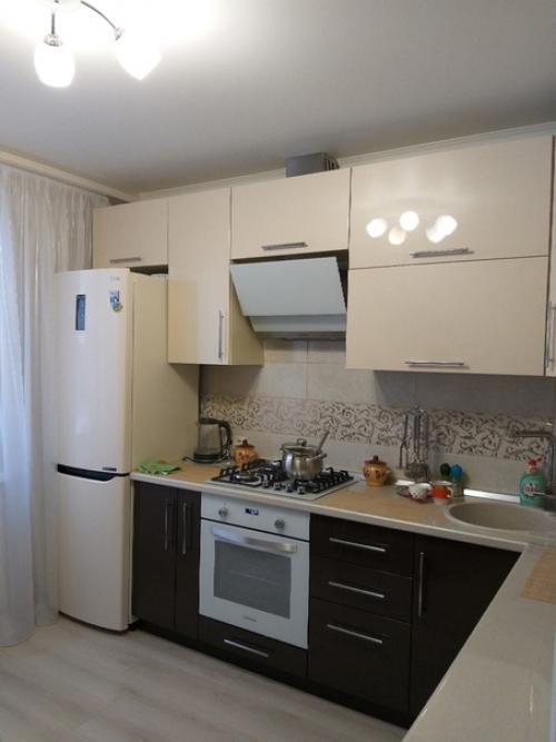 Интерьер моей кухни с яркой подсветкой. 01