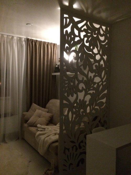 Все что мне потребовалось, это кусок фанеры и электролобзик. 02