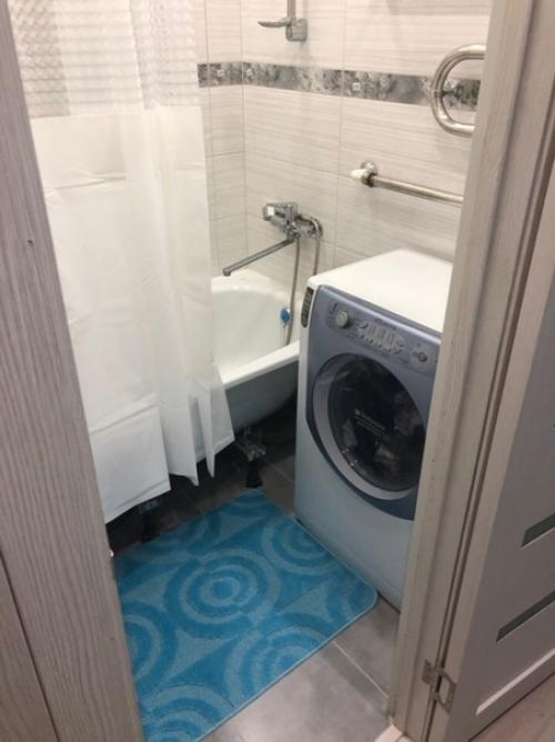 С ремонтом пришлось повозиться, но вот такие у нас получились ванная комната с туалетом. 02