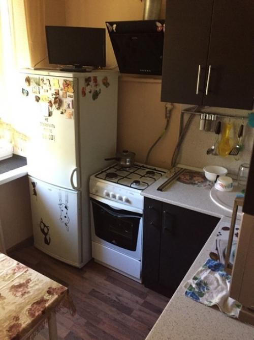 Квартира хрущевка, такую кухню сделали.