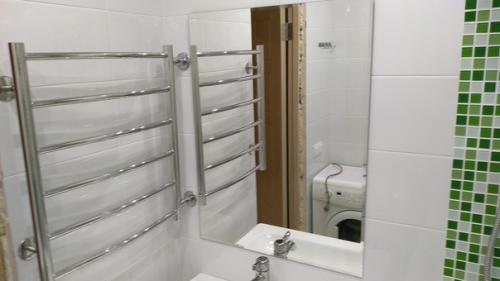 Наша ванная комната как видите морально устарела и пришло время обновить ремонт. 07