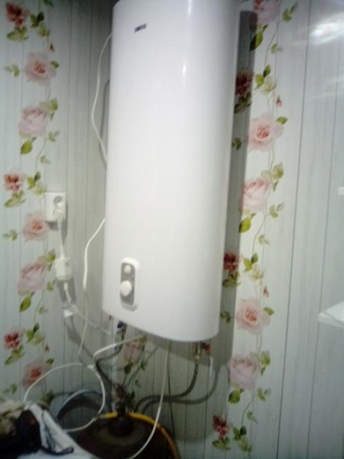 Вот такой интерьер у нашего санузла получилось сделать. 04