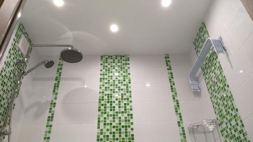 Наша ванная комната как видите морально устарела и пришло время обновить ремонт. 05