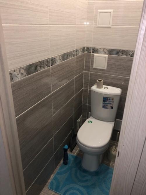 С ремонтом пришлось повозиться, но вот такие у нас получились ванная комната с туалетом. 03