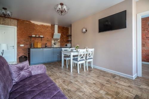 Снесли все стены, какие допустимо и переделали квартиру заново. 04