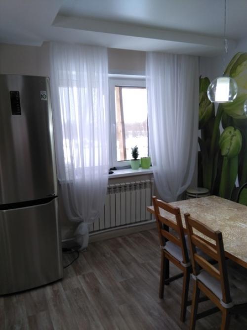 Вот такой кухонный гарнитур мы поставили в своей кухни - гостинной. 09