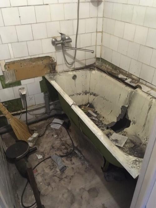 С ремонтом пришлось повозиться, но вот такие у нас получились ванная комната с туалетом.