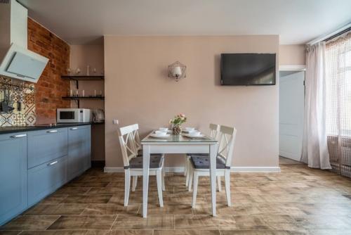 Снесли все стены, какие допустимо и переделали квартиру заново. 06