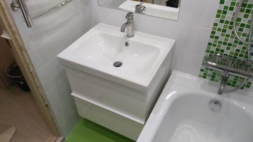 Наша ванная комната как видите морально устарела и пришло время обновить ремонт. 06