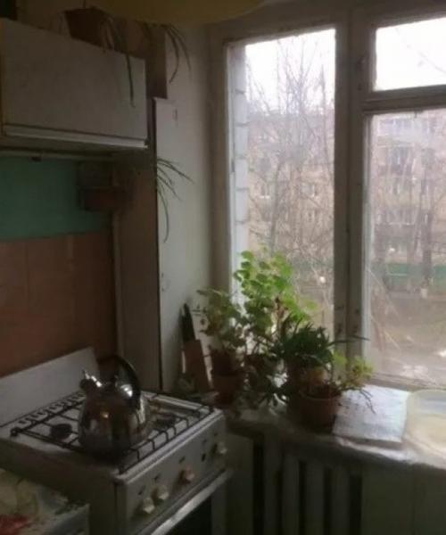 Сделали ремонт в стандартной кухне.  