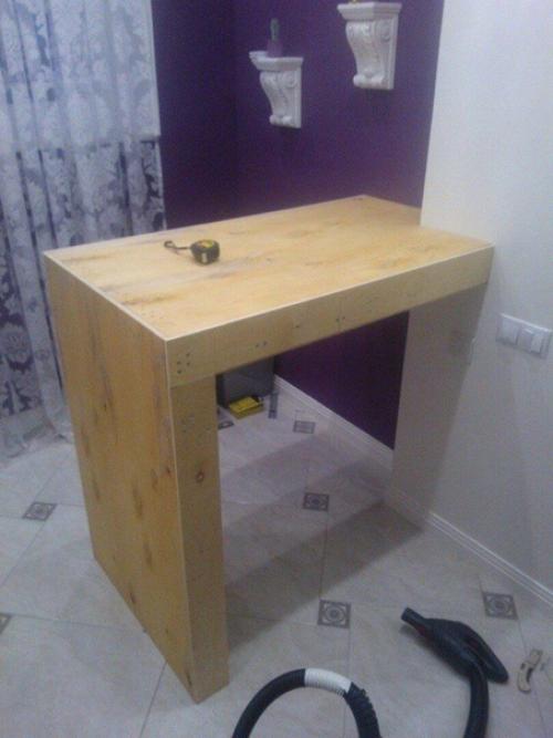 Демонстрирую, как мы делали кухонный столик себе на кухню. 02