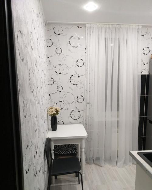 Хочу начать с нашей кухни (5, 5. делали все сами (кроме окон. 04