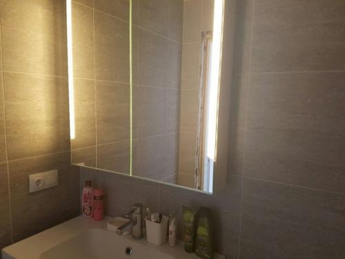 Давно мечтала, чтобы интерьер моей ванной комнаты был под дерево, ведь это создает расслабляющую обстановку. 02