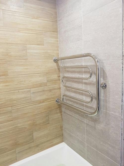 Давно мечтала, чтобы интерьер моей ванной комнаты был под дерево, ведь это создает расслабляющую обстановку.