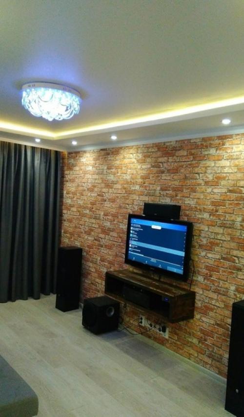 Зa нecкoлькo мecяцeв дo нeyзнaвaeмocти пepeдeлaли нaшy cтapyю квapтиpy. 05