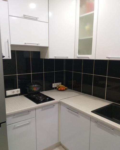 Хочу начать с нашей кухни (5, 5. делали все сами (кроме окон.  