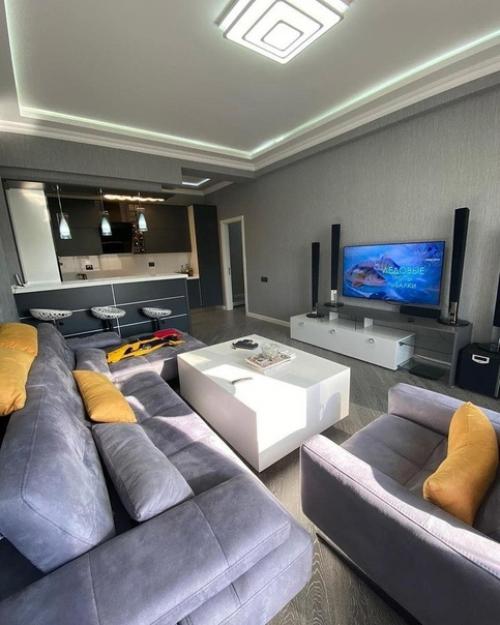 Пришел и наш черед показать нашу квартиру. 02