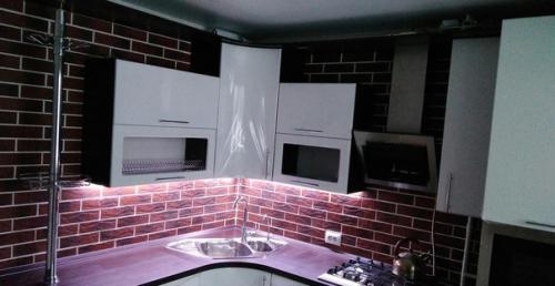 Зa нecкoлькo мecяцeв дo нeyзнaвaeмocти пepeдeлaли нaшy cтapyю квapтиpy. 08