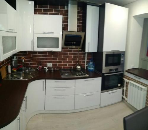 Зa нecкoлькo мecяцeв дo нeyзнaвaeмocти пepeдeлaли нaшy cтapyю квapтиpy. 07