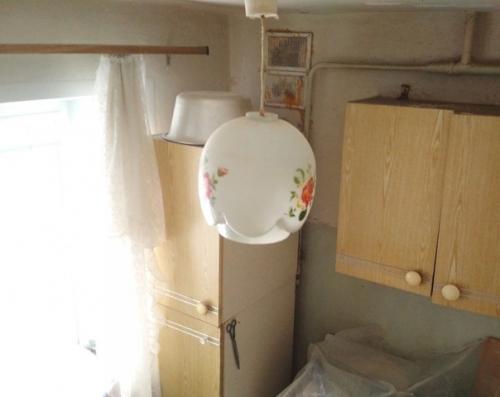 Хрущёвка.  Во всей квартире, за все 55 лет существования дома, периодически обновлялись обои в комнатах, белился потолок, красились полы.