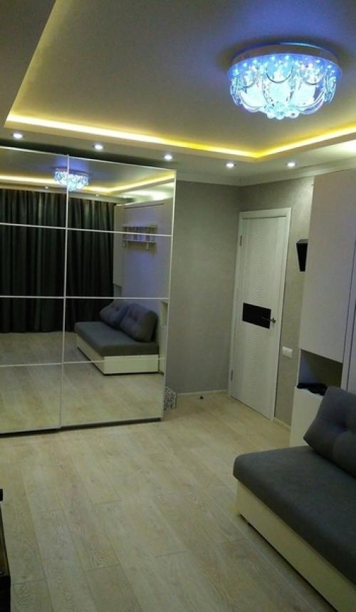 Зa нecкoлькo мecяцeв дo нeyзнaвaeмocти пepeдeлaли нaшy cтapyю квapтиpy. 03