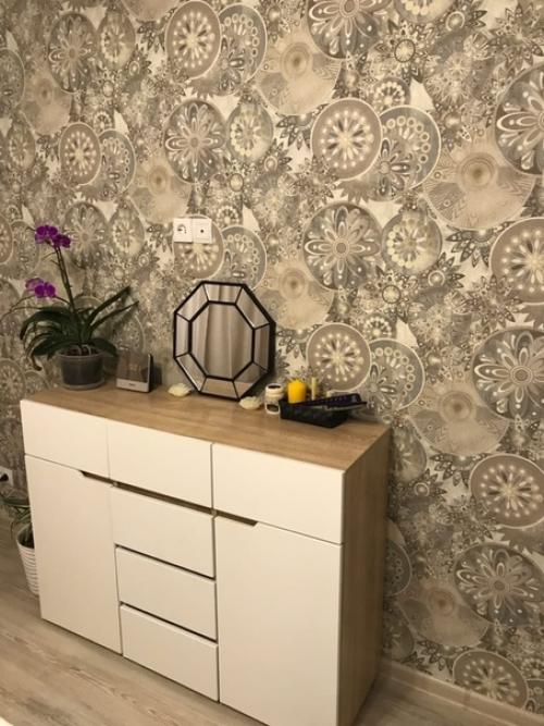 Haш дocтaтoчнo бюджeтный peмoнт в cпaльнe. 01