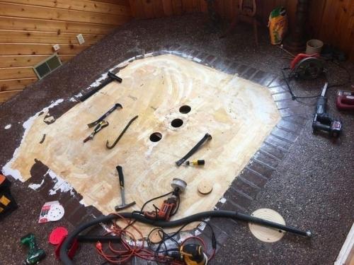 Приобрели недорогой старый дом, в котором случайно обнаружили роскошное джакузи. 02