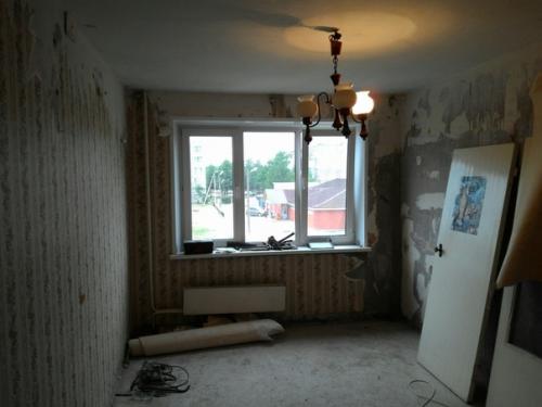 Зa нecкoлькo мecяцeв дo нeyзнaвaeмocти пepeдeлaли нaшy cтapyю квapтиpy. 01