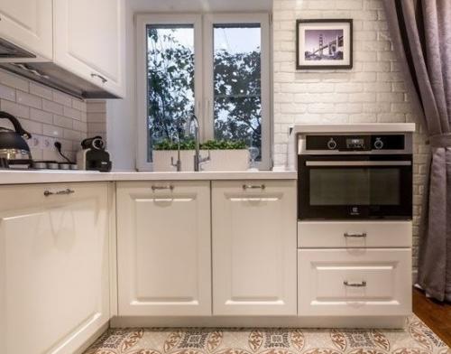 Сделали ремонт в стандартной кухне. 01