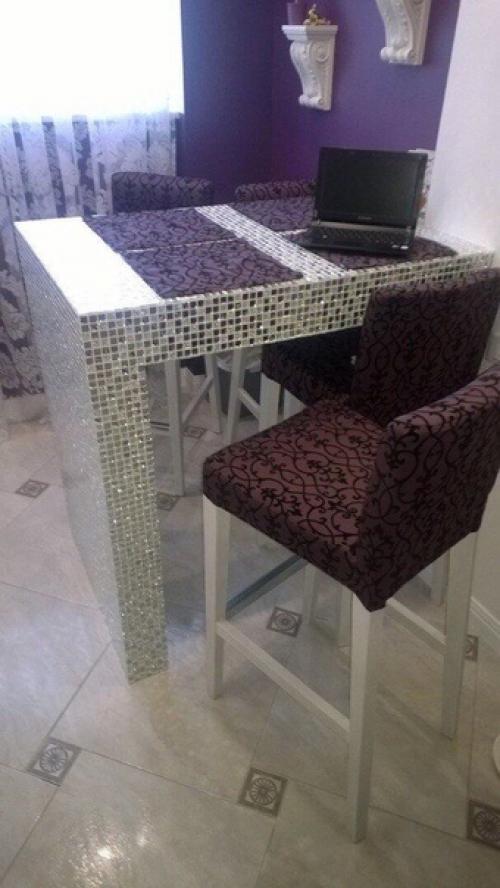 Демонстрирую, как мы делали кухонный столик себе на кухню.