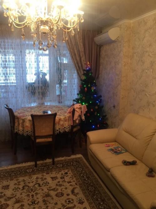 Сделали небольшой косметический ремонт у себя в квартире, теперь она выглядит вот так.