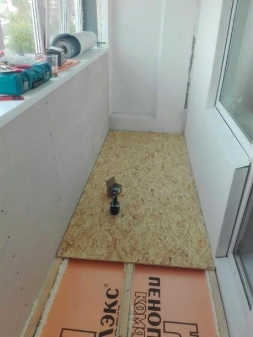 Нашли свободное время и занялись балконом вместе с мужем. 01