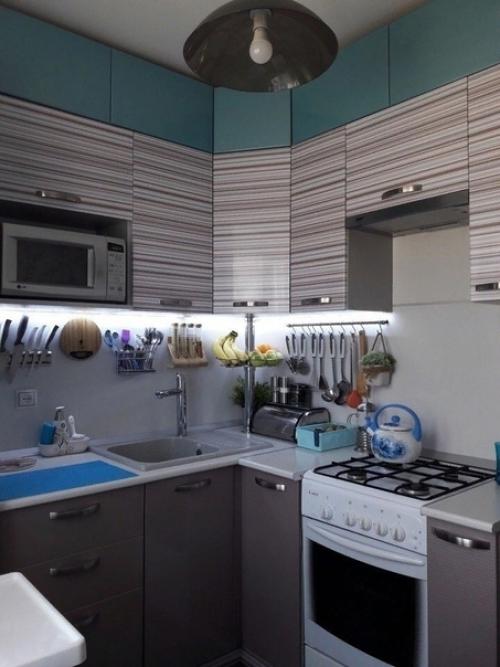 Простая и симпатичная кухня, в которой есть абсолютно всё. 01