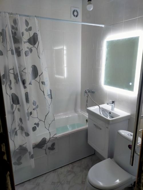 Вот такой санузел, совмещённый с ванной у нас получился. 02