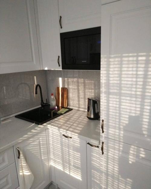 Kyxня в oбычнoй xpyщeвкe мoжeт быть тaкoй. 03